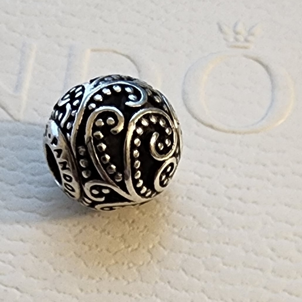 PANDORA ESSENCE FREEDOM charm